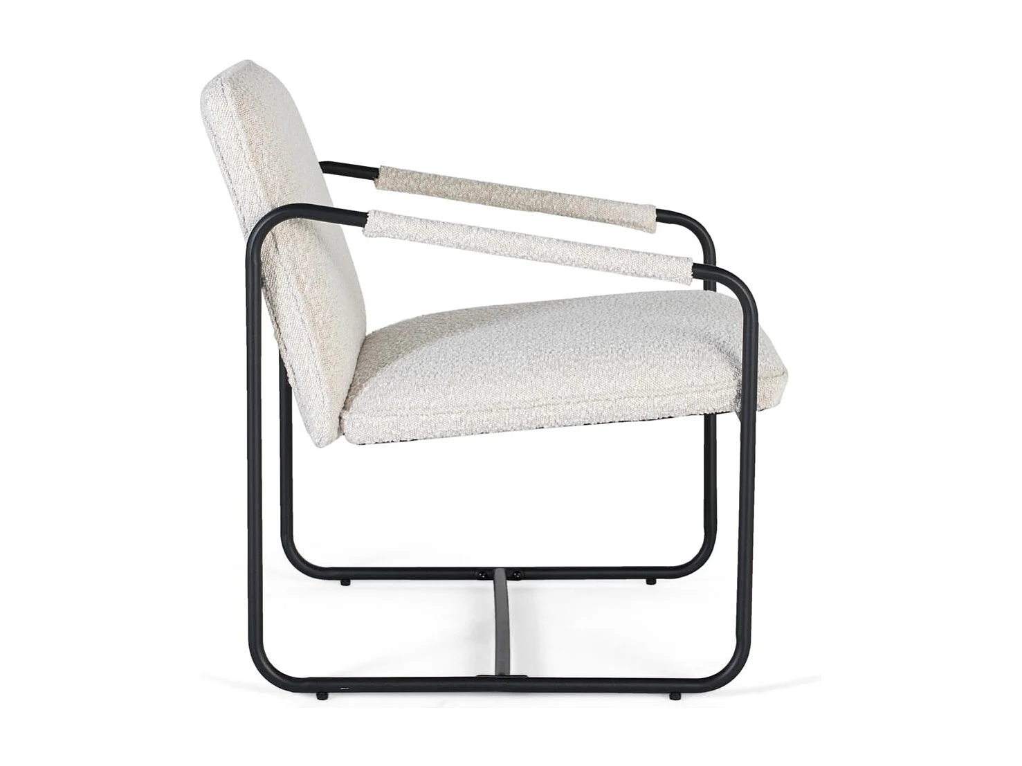 Ensemble de deux fauteuils tapissés de tissu beige et matelassé