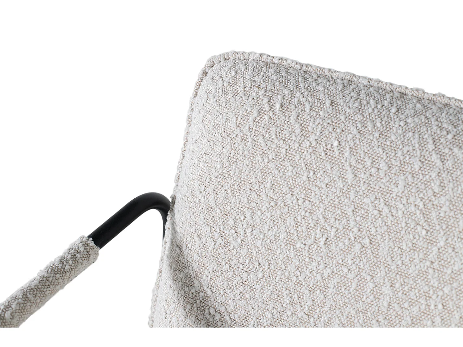 Sæt med to lænestole betrukket med beige quiltet stof