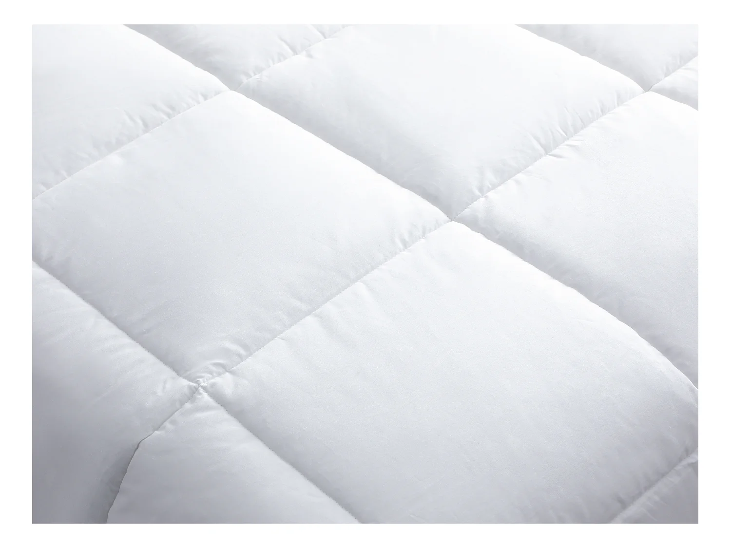 Pack couette enfant anti-acariens tempérée 140 x 200 cm + 1 oreiller 65 x 65 cm - Enveloppe en satin - Blanc passepoil bleu - PRESTIGIA de Palacio