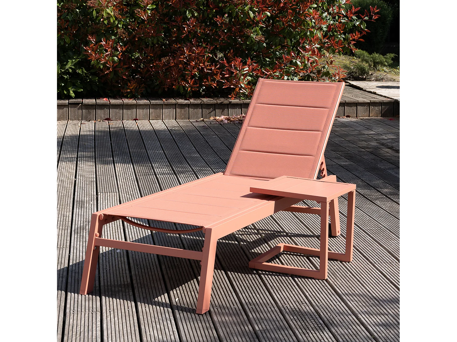 Conjunto de espreguiçadeira e mesa de apoio BARBADOS em textilene terracota - alumínio terracota
