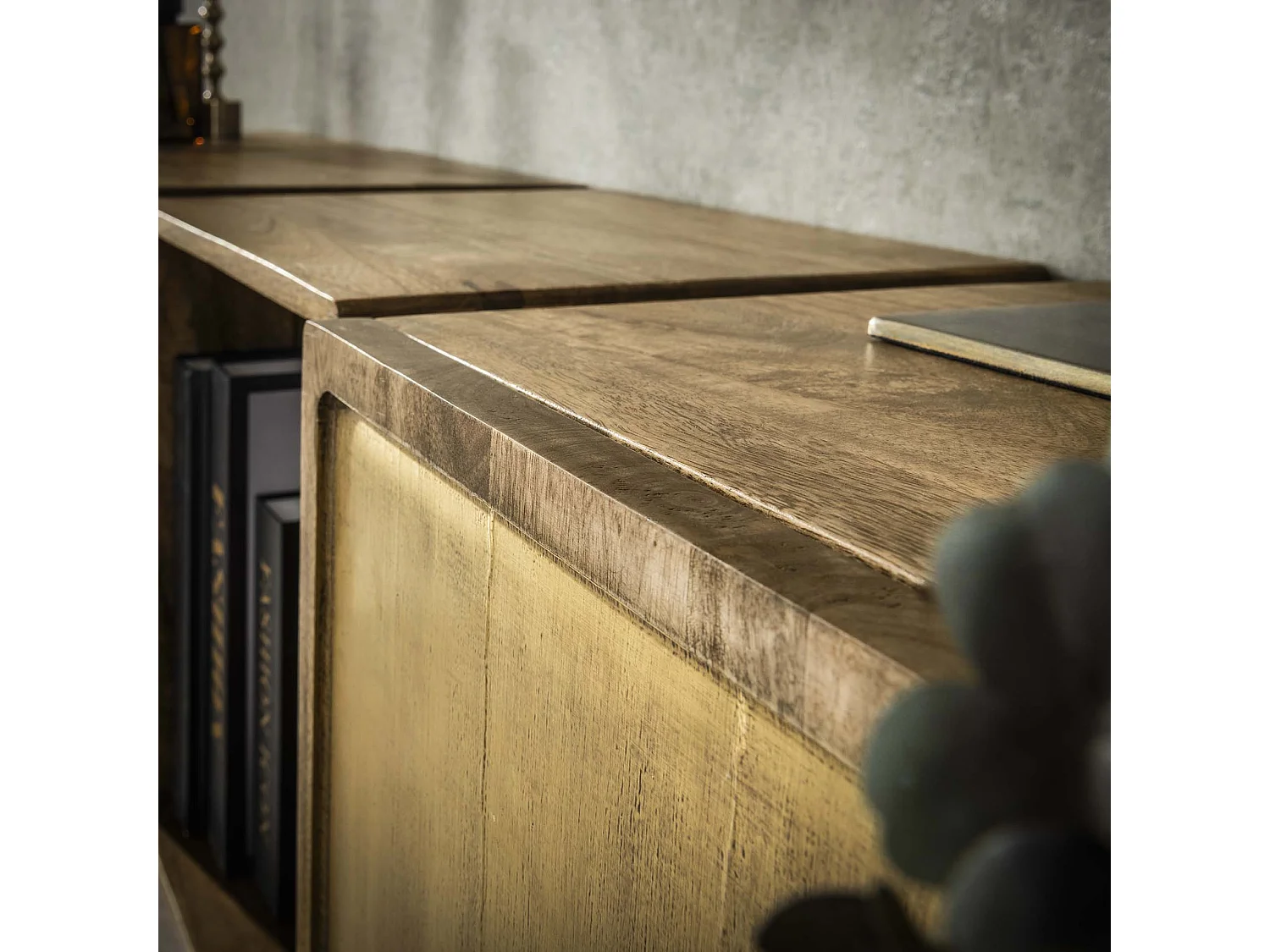 Buffet en laiton - Manguier massif noir - 169 cm de large