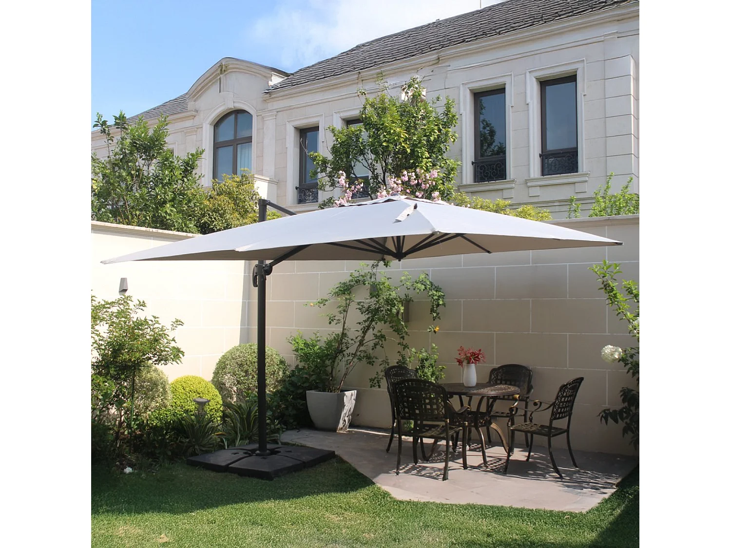 Ensemble parasol écru 3x3m et 4 dalles à lester PALATINO