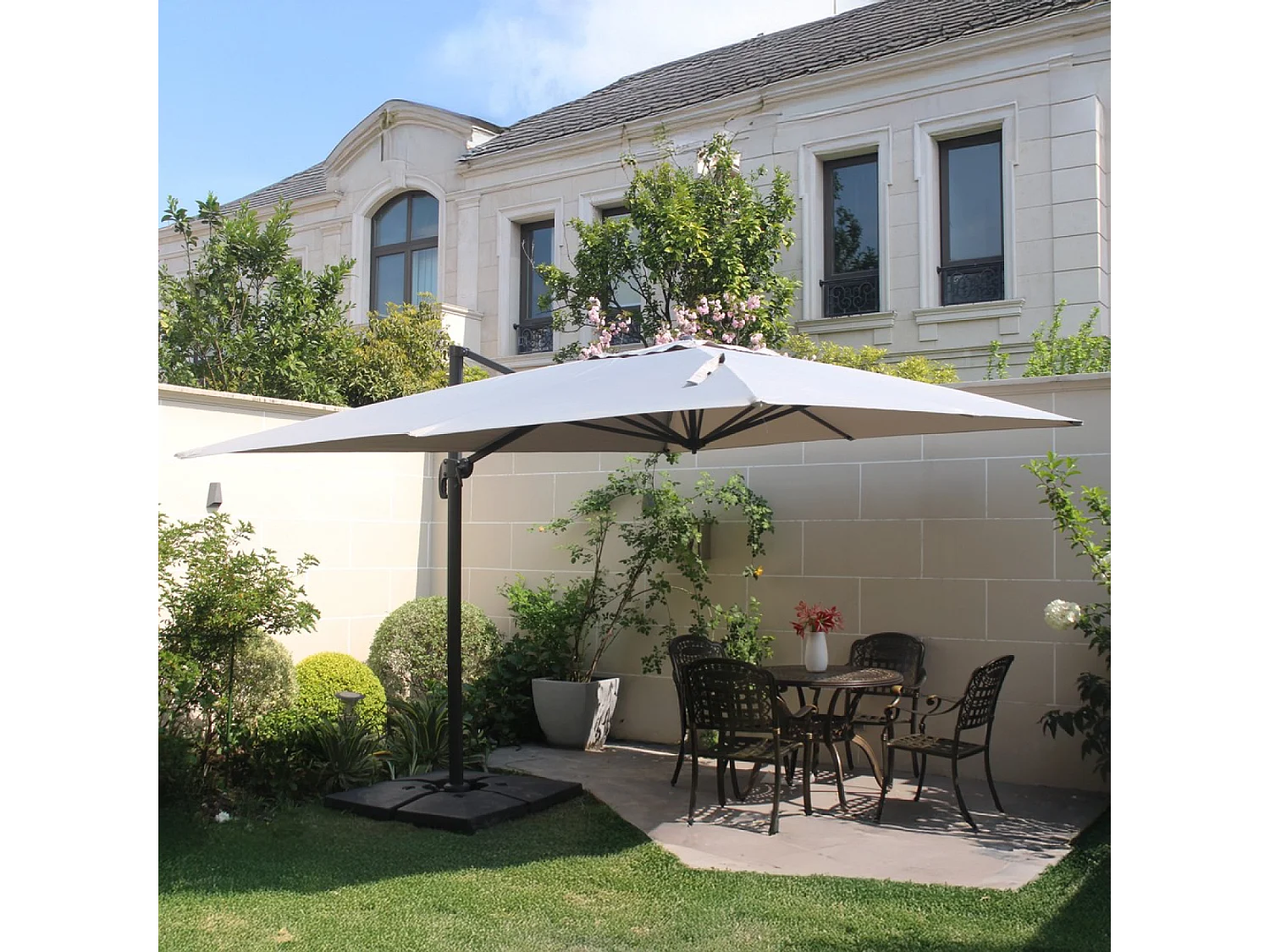 Verrijdbare parasol PALATINO ecru 3x3m met 4 tegels voor contragewicht