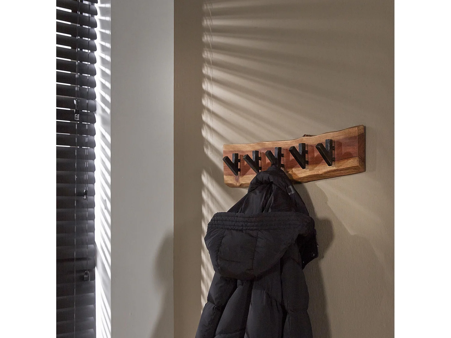 Porte-manteau mural Edge à 5 crochets - Gris