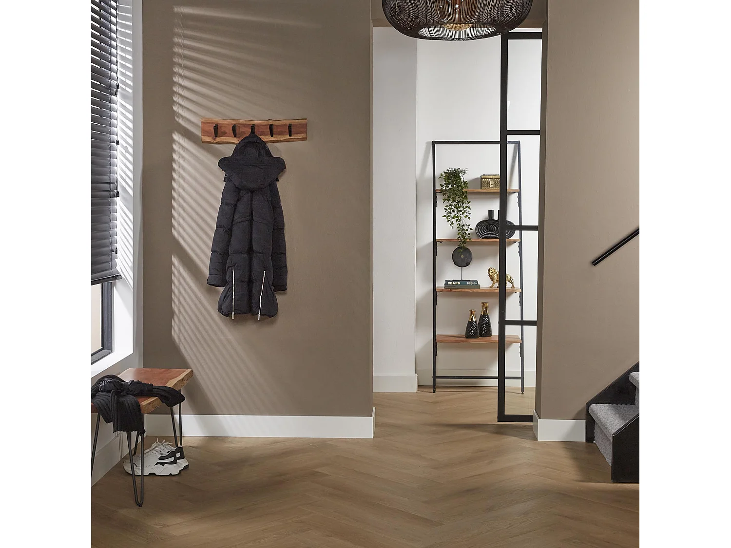 Porte-manteau mural Edge à 5 crochets - Gris