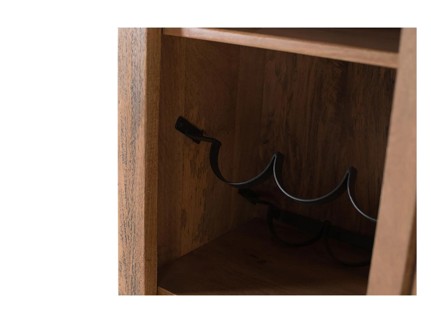 Meuble bar avec porte d'entrée en bois de manguier