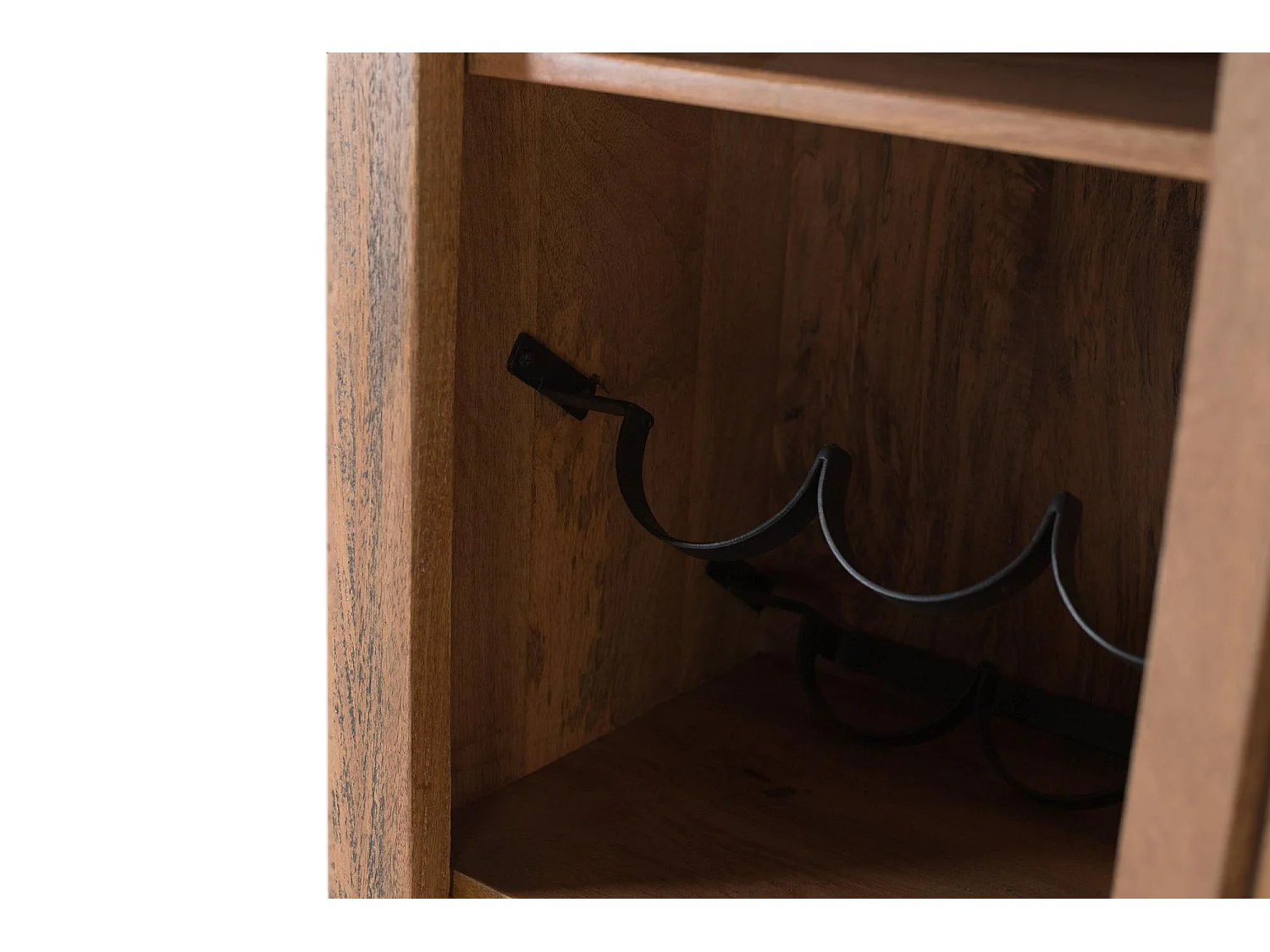 Mobile bar con anta frontale in legno di mango.