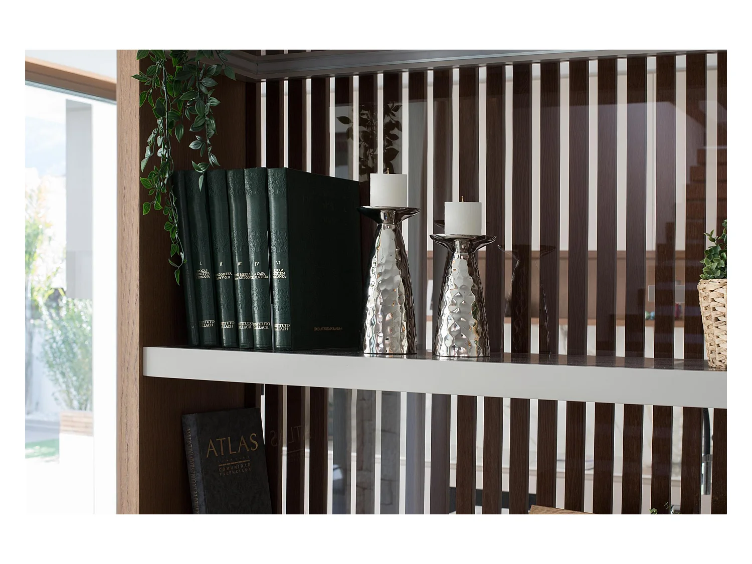 Ensemble de deux chandeliers en aluminium brillant