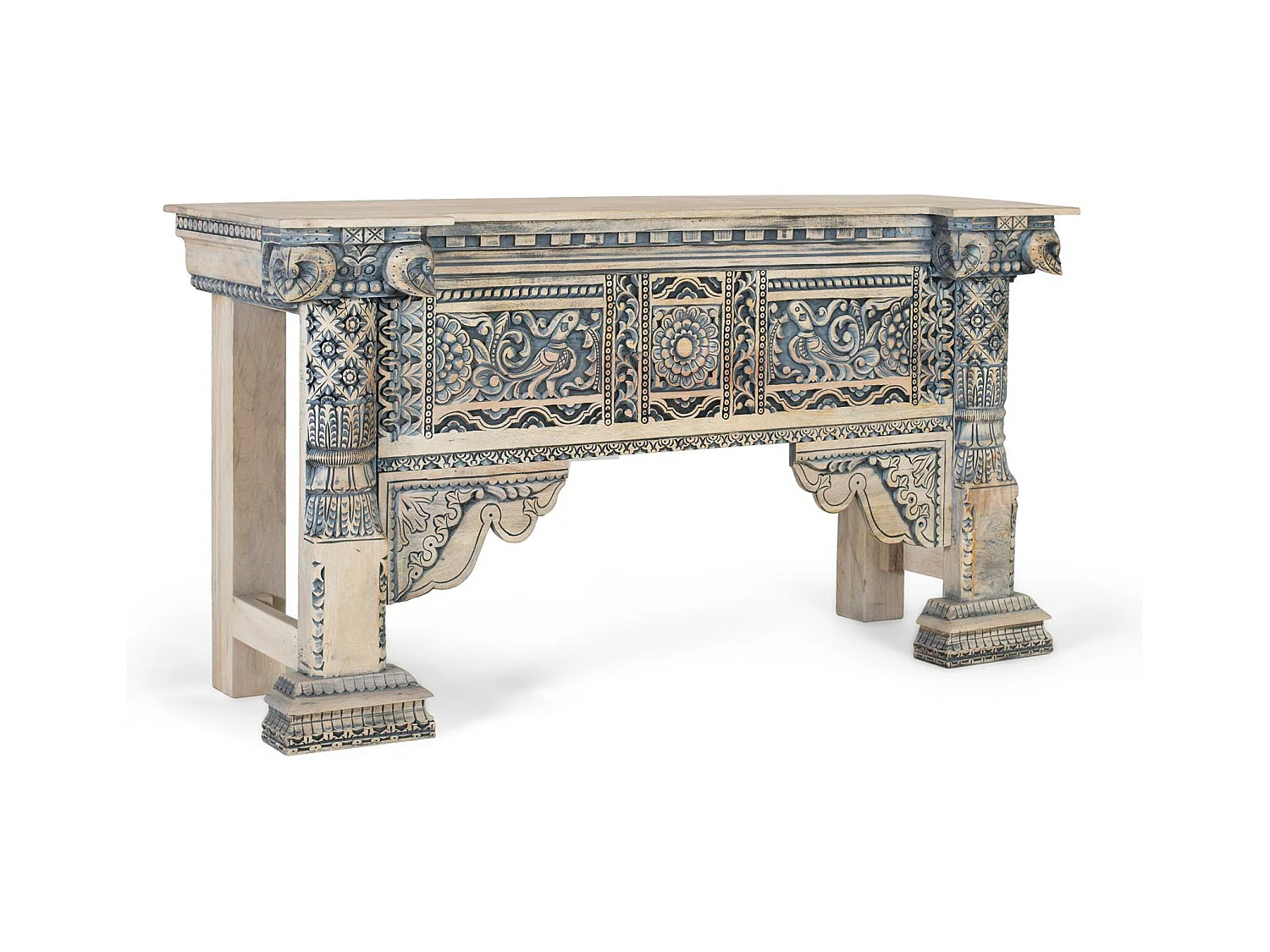 Entreehal van mangohout met handgesneden zuilen