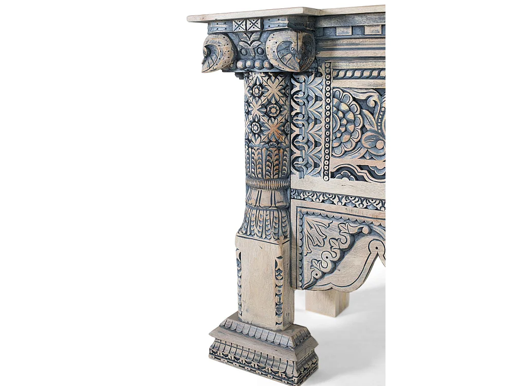 Hall d'entrée en bois de manguier avec colonnes sculptées à la main