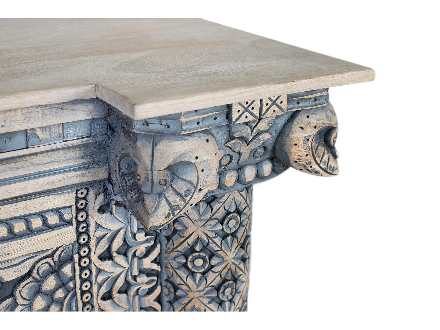 Hall d'entrée en bois de manguier avec colonnes sculptées à la main