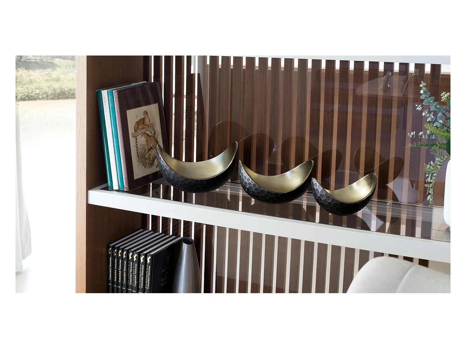 Ensemble de trois bols décoratifs en métal doré