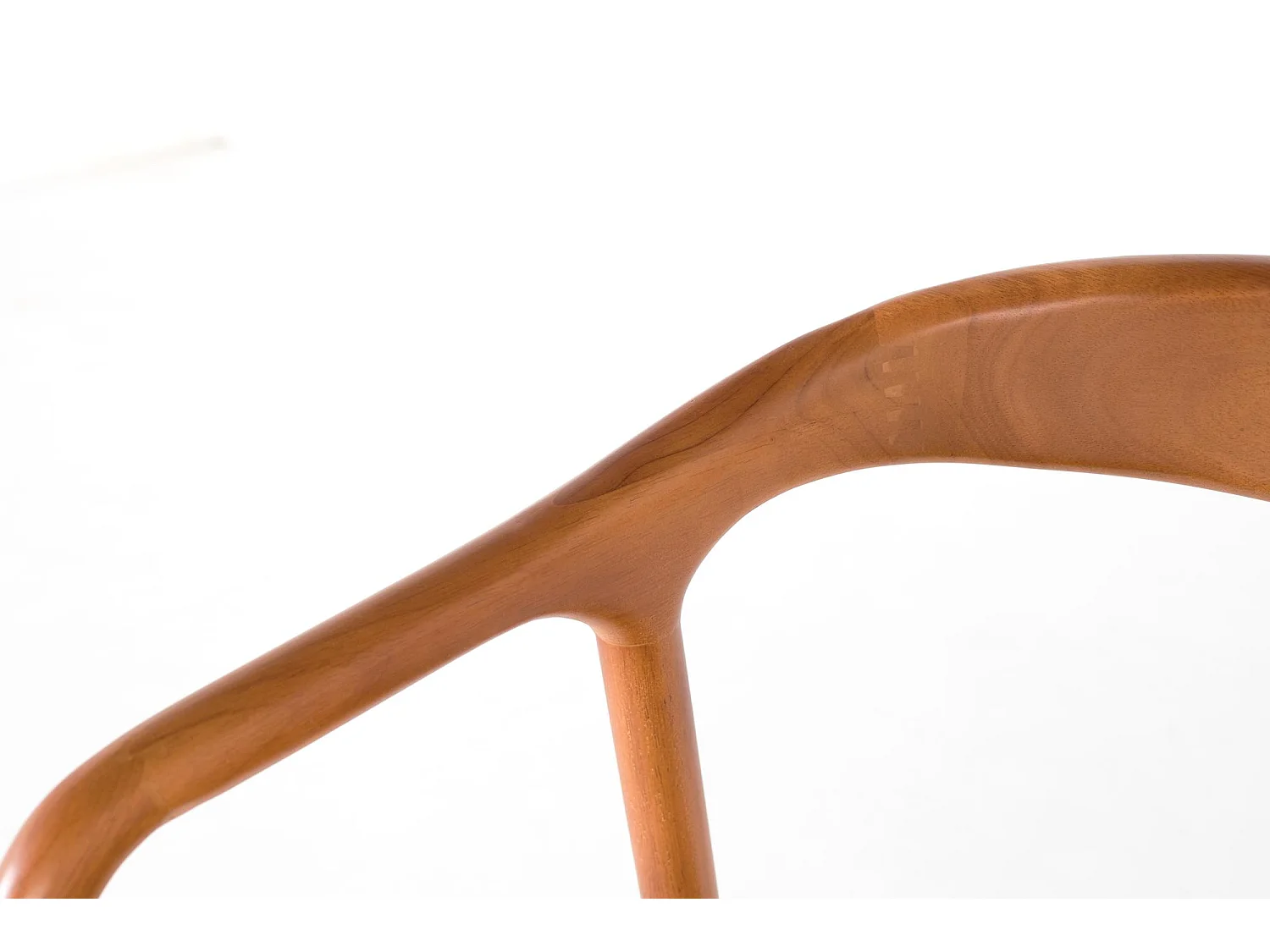 Set van 2 stoelen met armleuningen van rubberhout