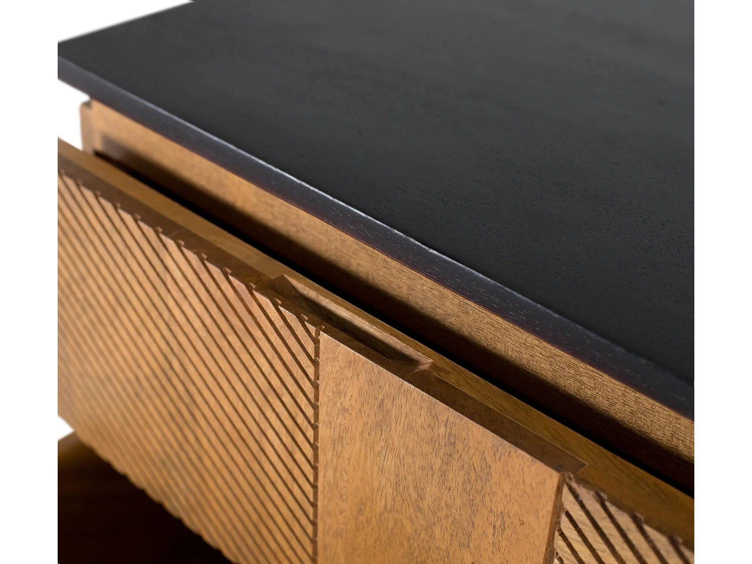 Mesa cabeceira em madeira manguier com acabamento natural