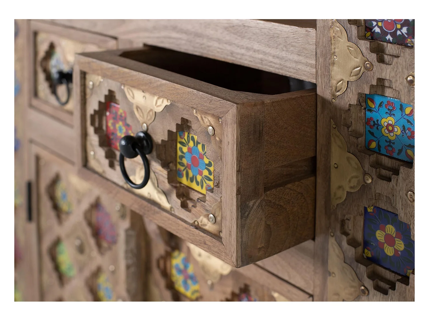 Étagère en bois de manguier au design artisanal unique