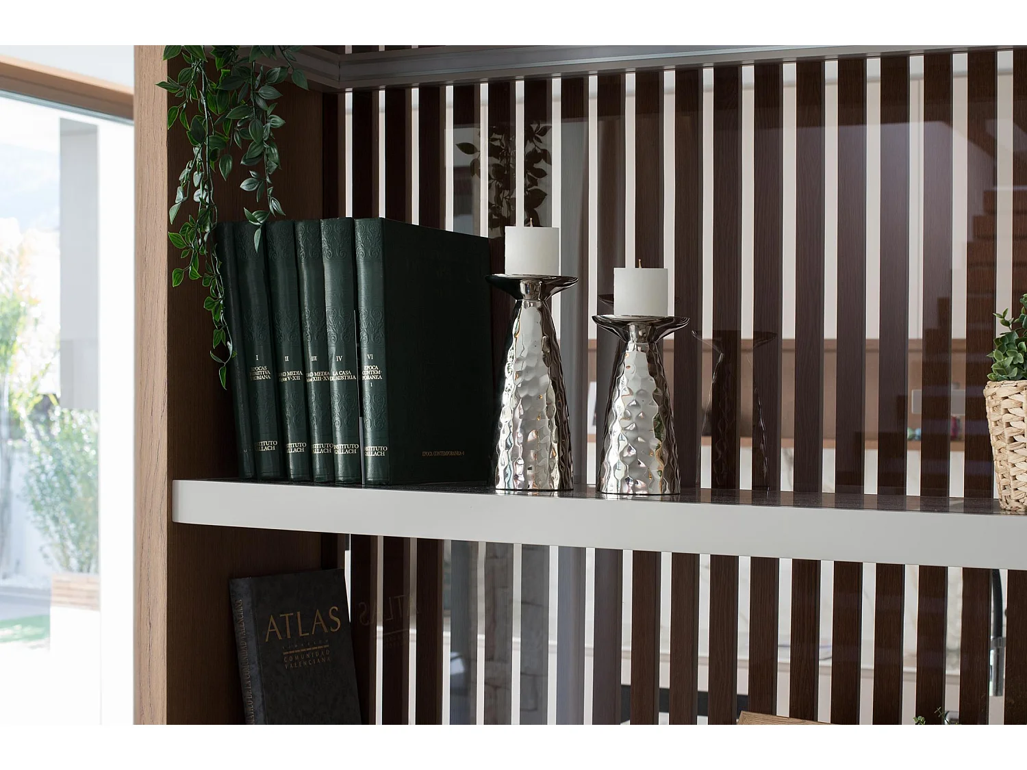 Ensemble de deux chandeliers en aluminium brillant