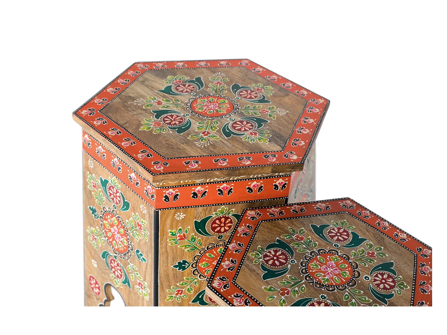 Set van twee handgesneden en beschilderde krukken