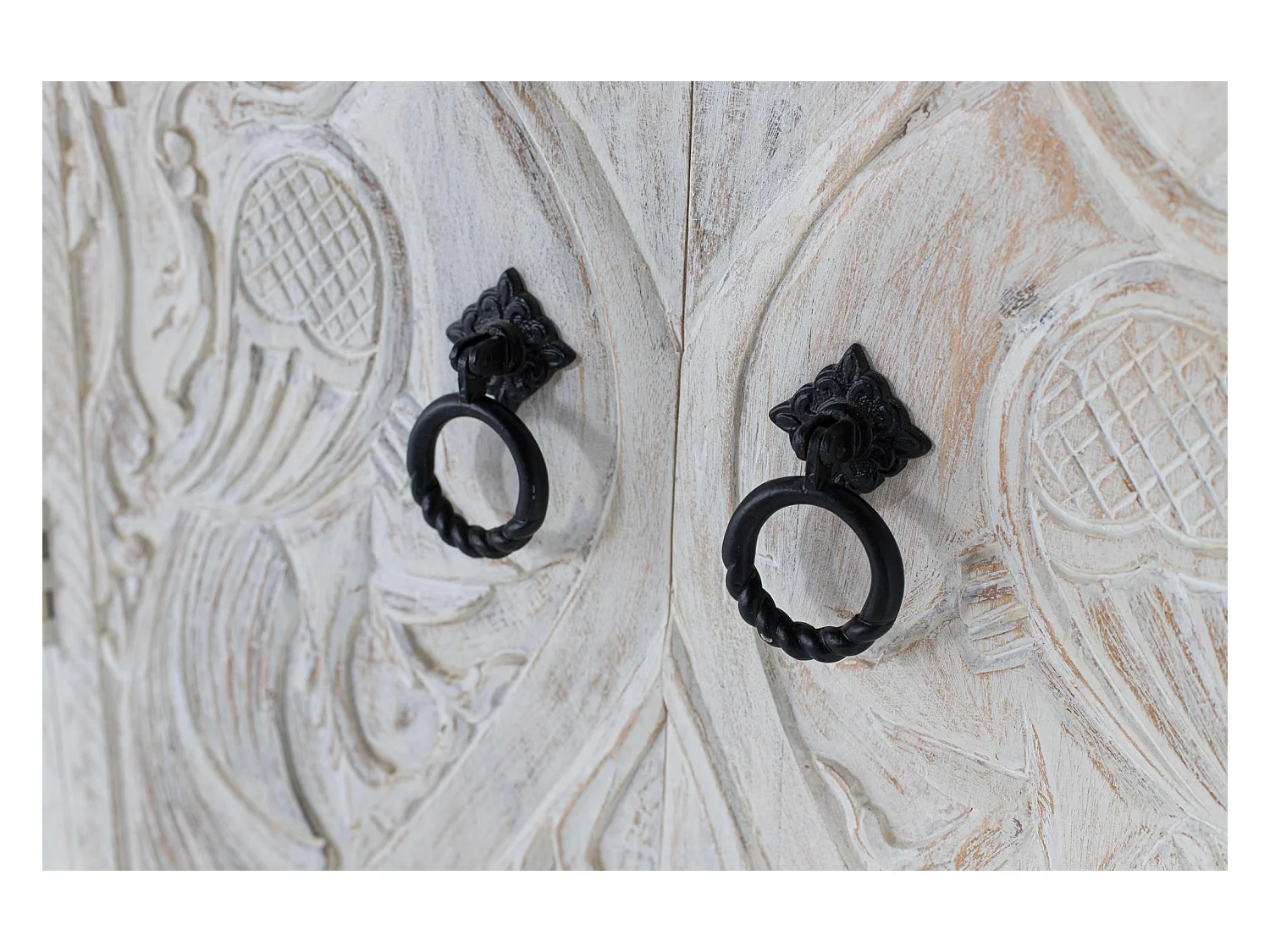 Armoire en bois de manguier avec portes sculptées de style ethnique