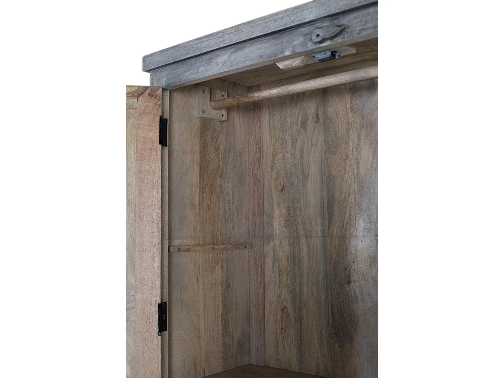 Szafa w masywnym lesie manguier z piękną przestrzenią