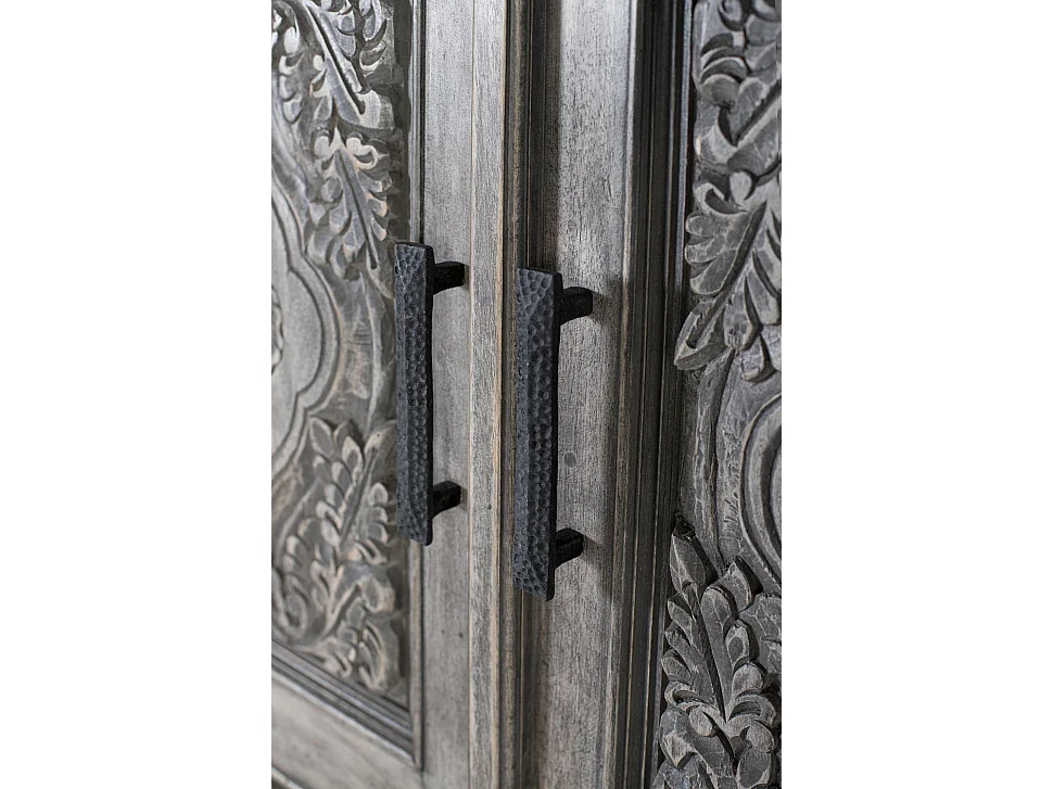 Armoire en bois de manguier massif avec beaucoup d'espace