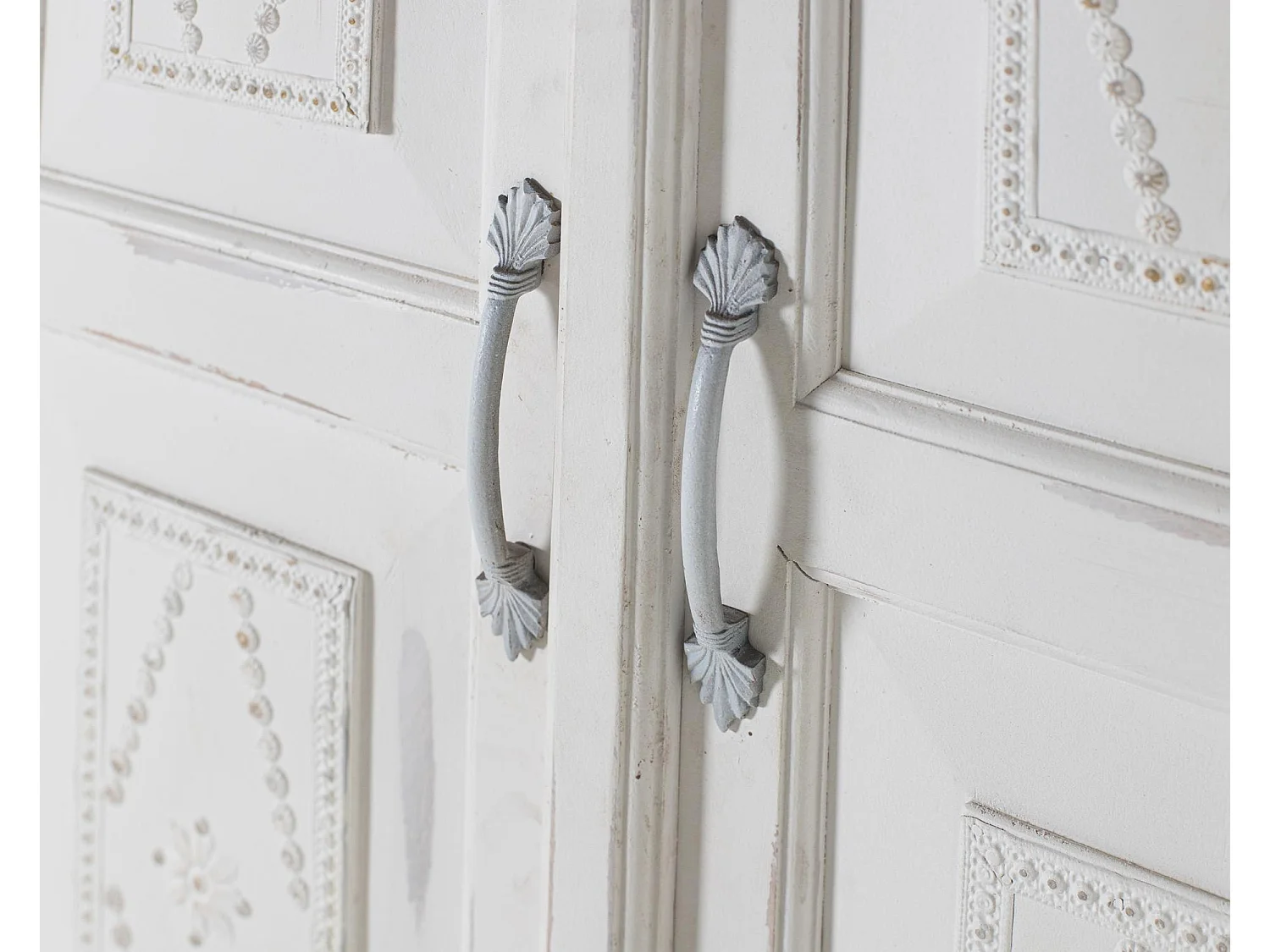 Armoire 2 portes fabriquée à la main en bois de manguier