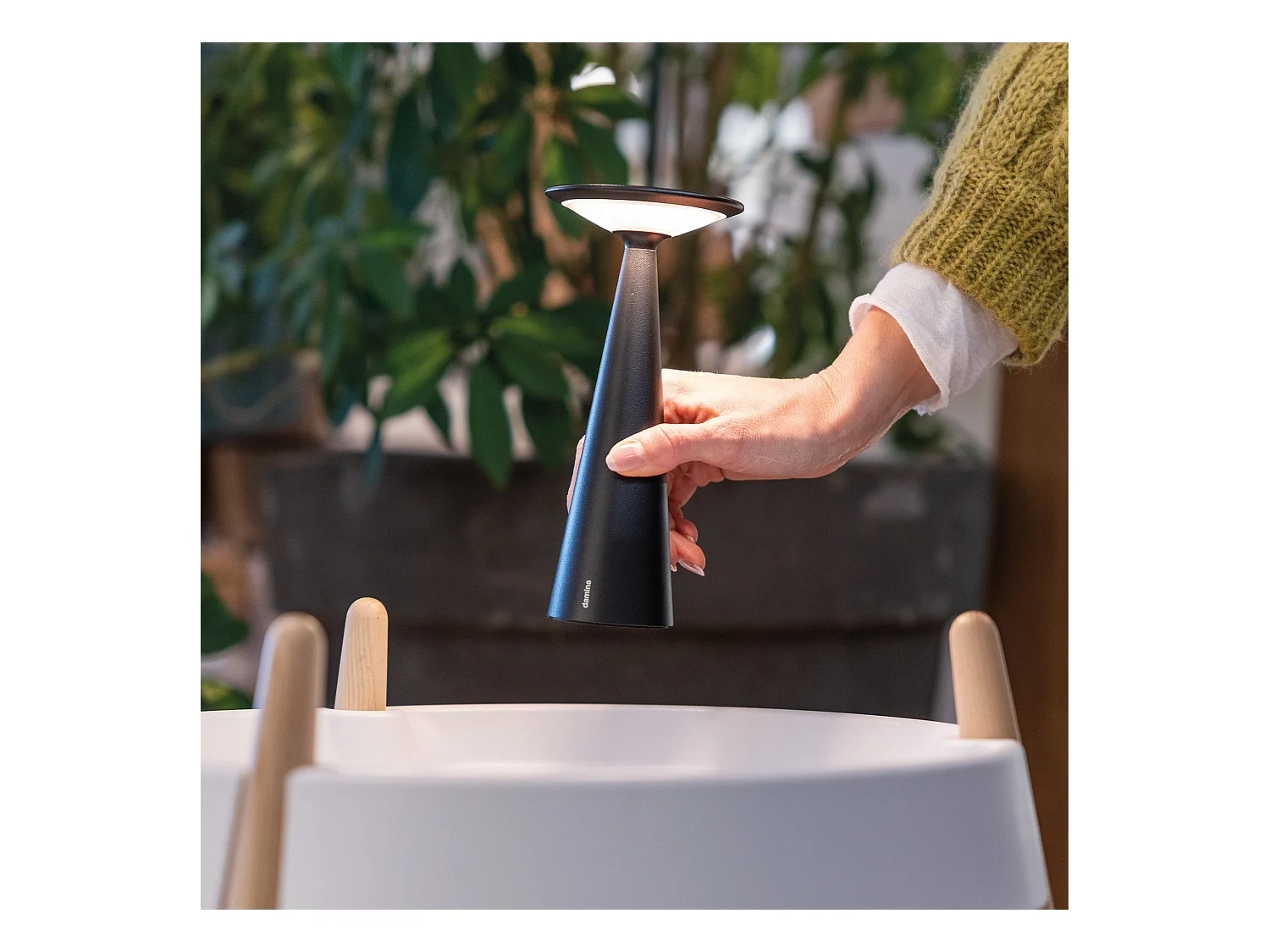 Zafferano Damina - Luminária de mesa LED recarregável, regulador de intensidade por toque, bateria de 8 horas, IP65 - Sem fio, alumínio preto