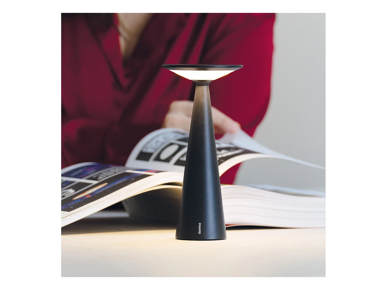 Zafferano Damina - Luminária de mesa LED recarregável, regulador de intensidade por toque, bateria de 8 horas, IP65 - Sem fio, alumínio preto