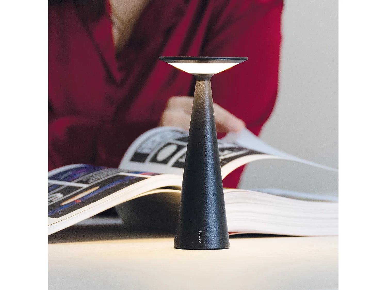 Zafferano Damina - Lampe de table LED rechargeable, variateur tactile, autonomie 8 h, IP65 - Sans fil, finition aluminium noir
