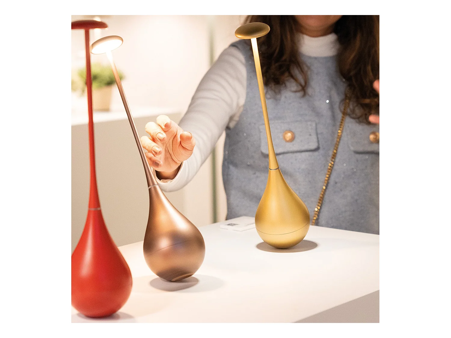 Zafferano Dondolina - Wiederaufladbare LED-Tischleuchte IP65, kabellos, Touch-Dimmer - italienisches Design, Farbe Gold