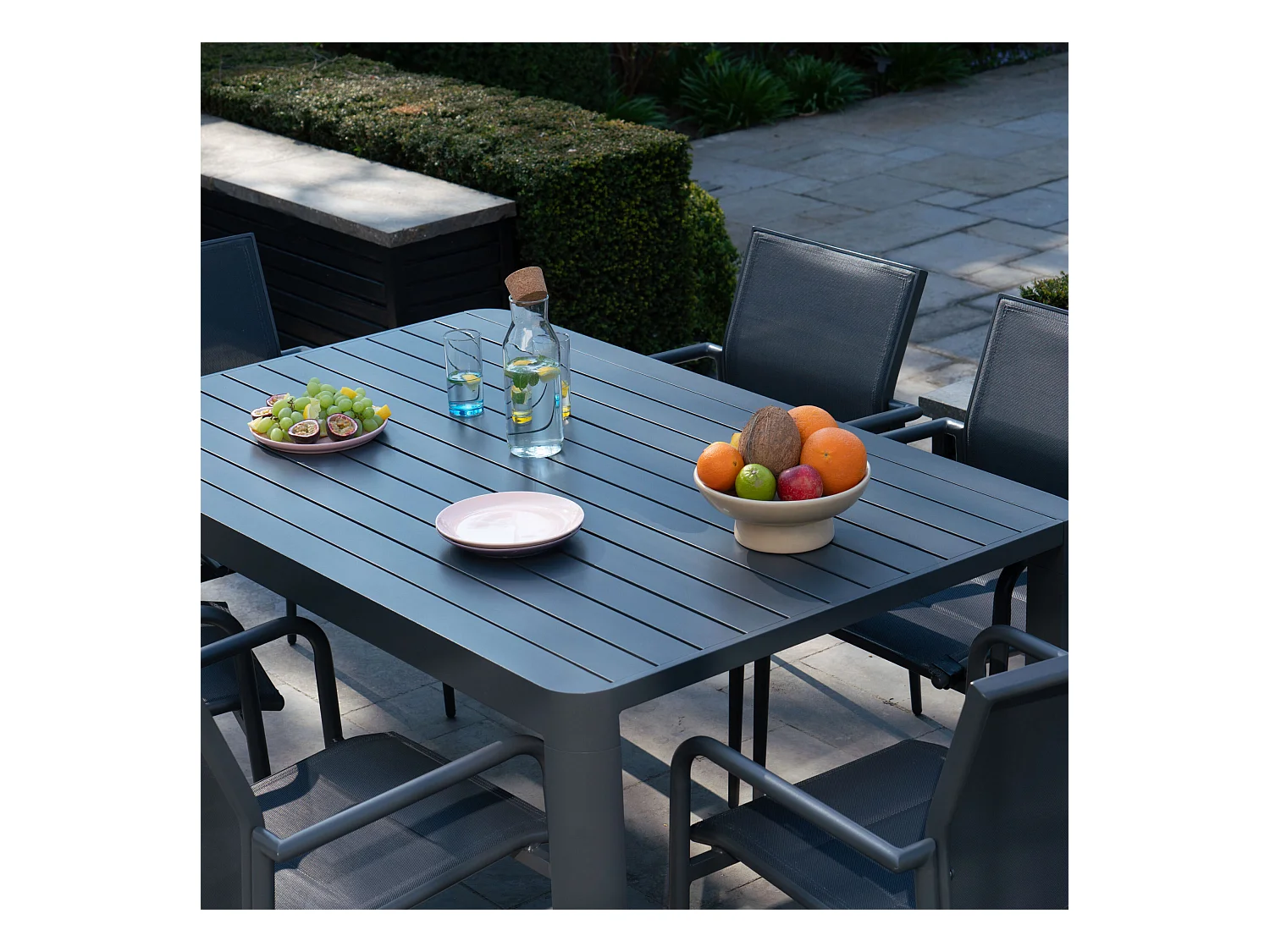 Ensemble Carrée 4/8p en full aluminium Gris avec 6 fauteuils COMO