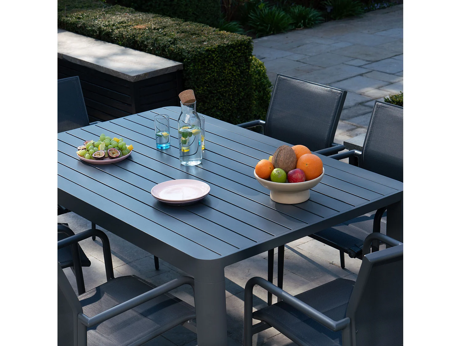 Ensemble Carrée 4/8p en full aluminium Gris avec 6 fauteuils COMO