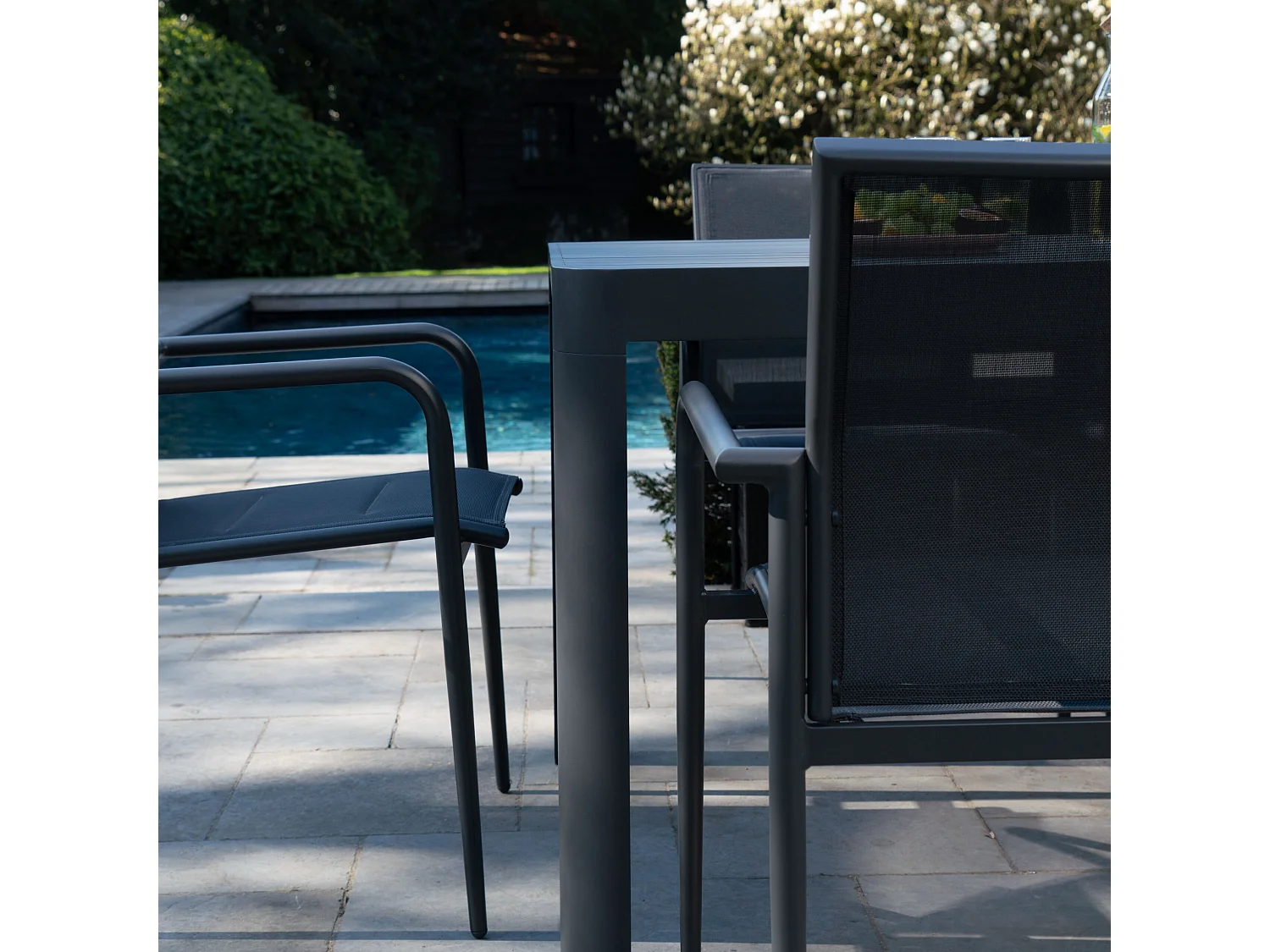 Ensemble de jardin aluminium anthracite 4/8 places extensible COMO
