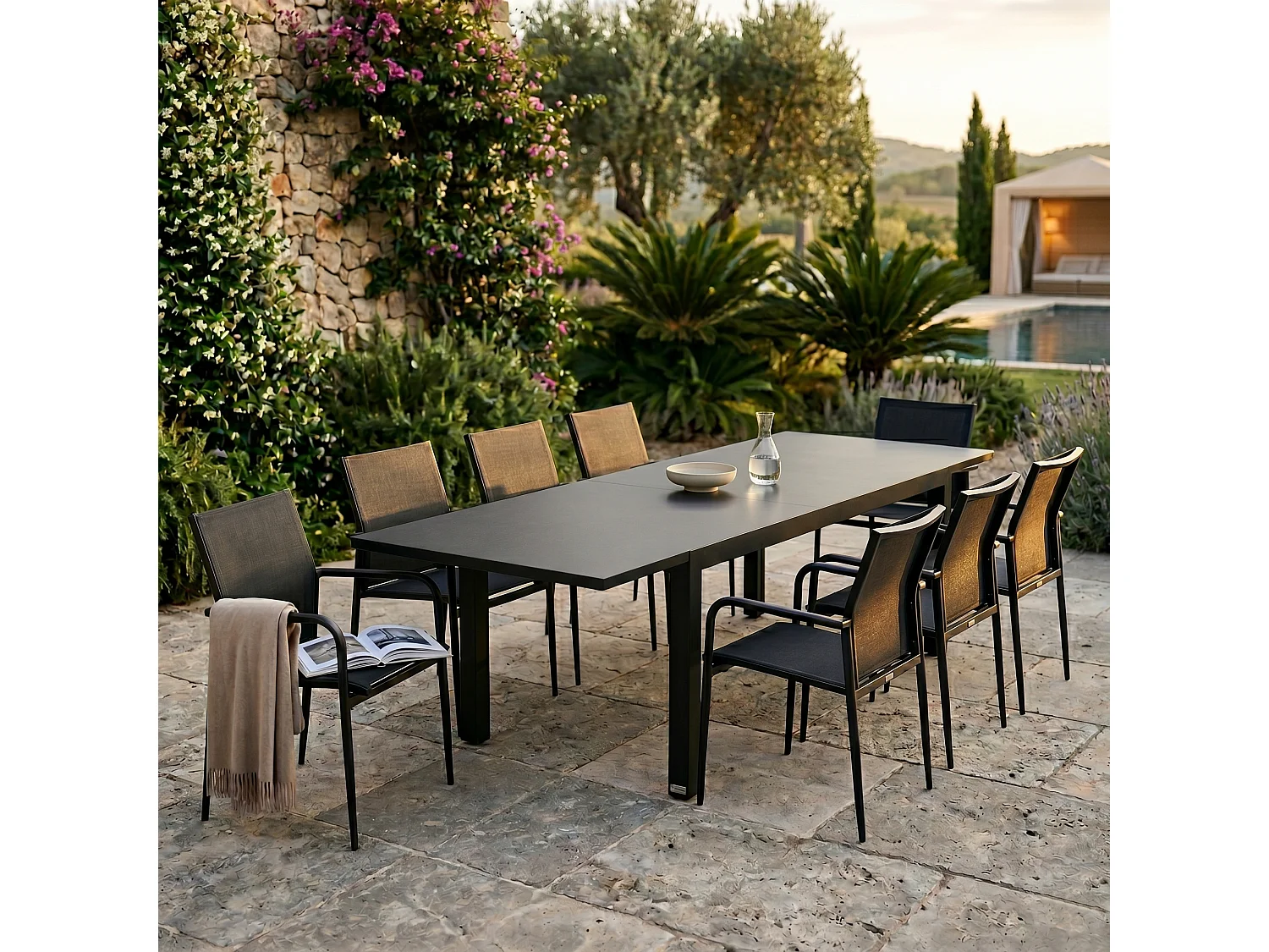 Ensemble 6/10p en aluminium et plateau en verre poli Noir avec 8 fauteuils MODULO