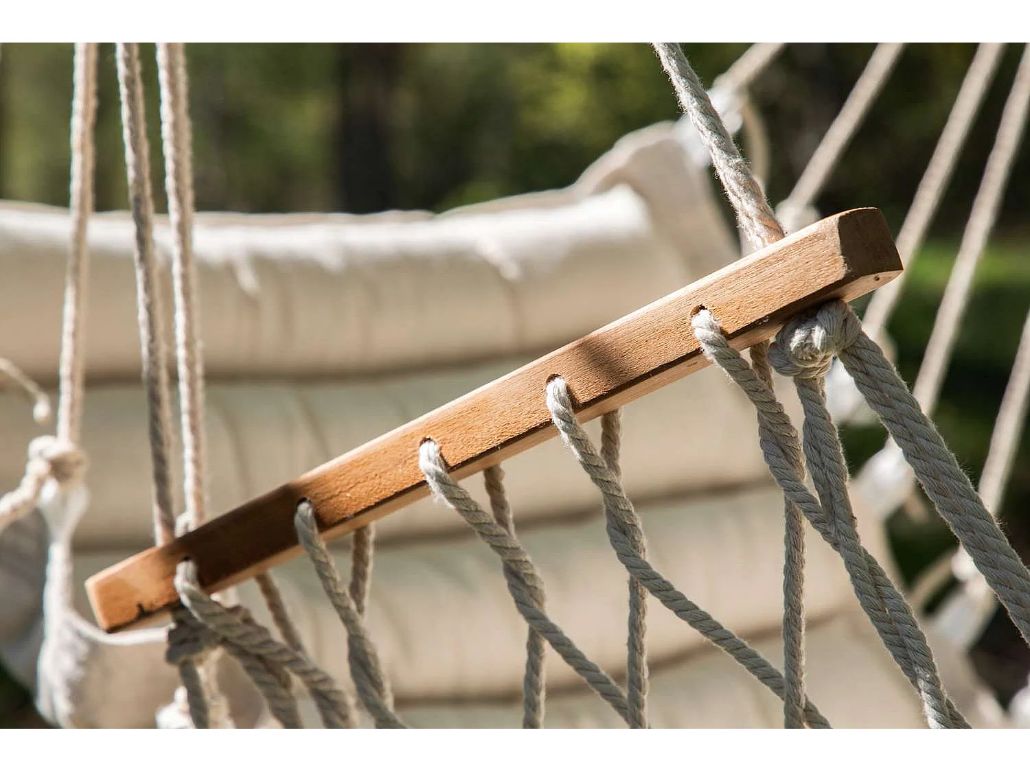 Poltrona sospesa Tapaz bianca.