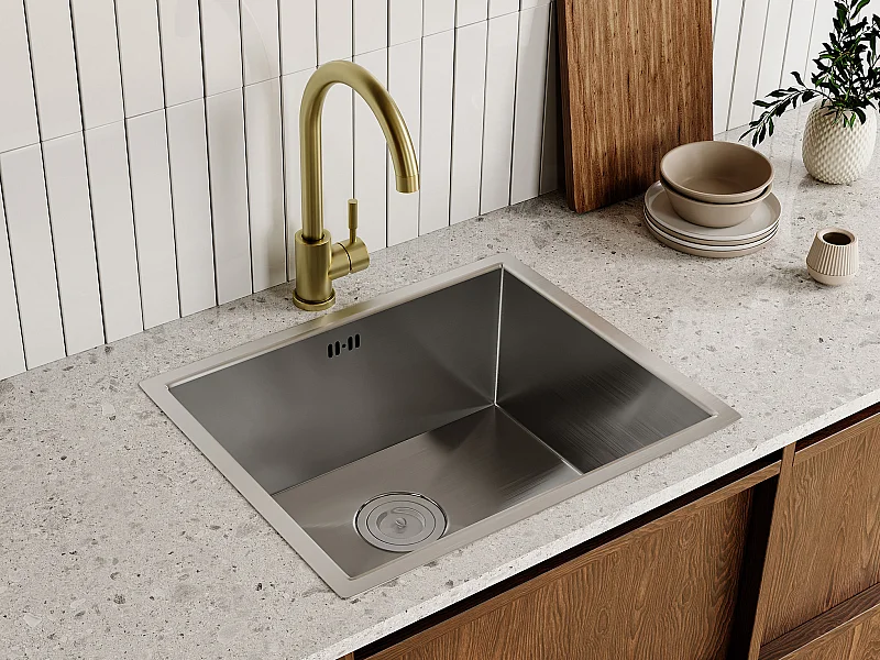 Conjunto lava-loiça 55x45 cm SOELA + torneira ROMILY em aço inoxidável dourado