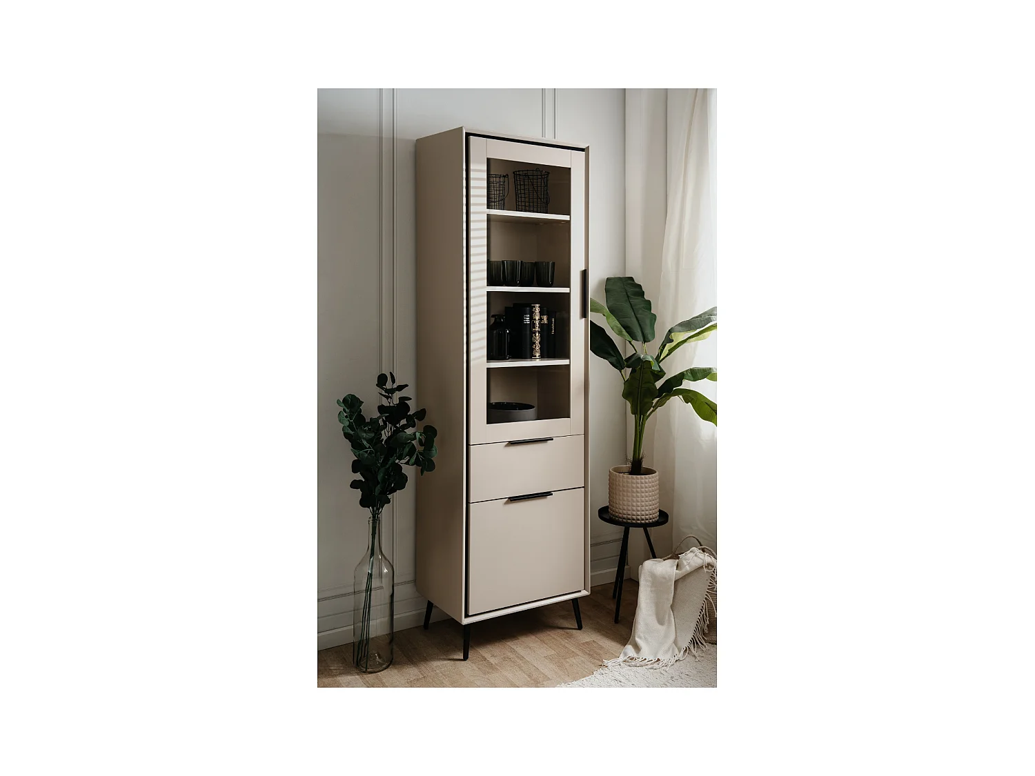 Hohes Sideboard mit 1 Glastür, 1 Tür und 1 Schublade, Cappuccino und Schwarz, 60 cm – ARONA