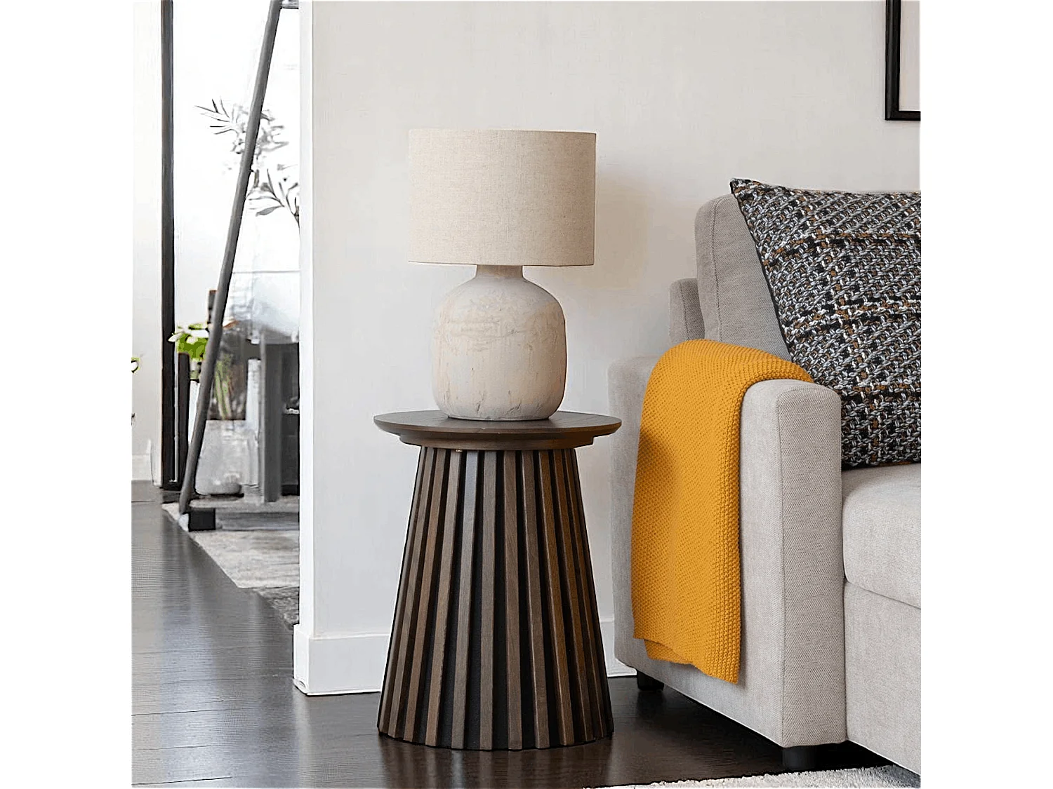 Bout de canapé rond en chêne brun avec piètement baguette ø40 cm AMSTERDAM