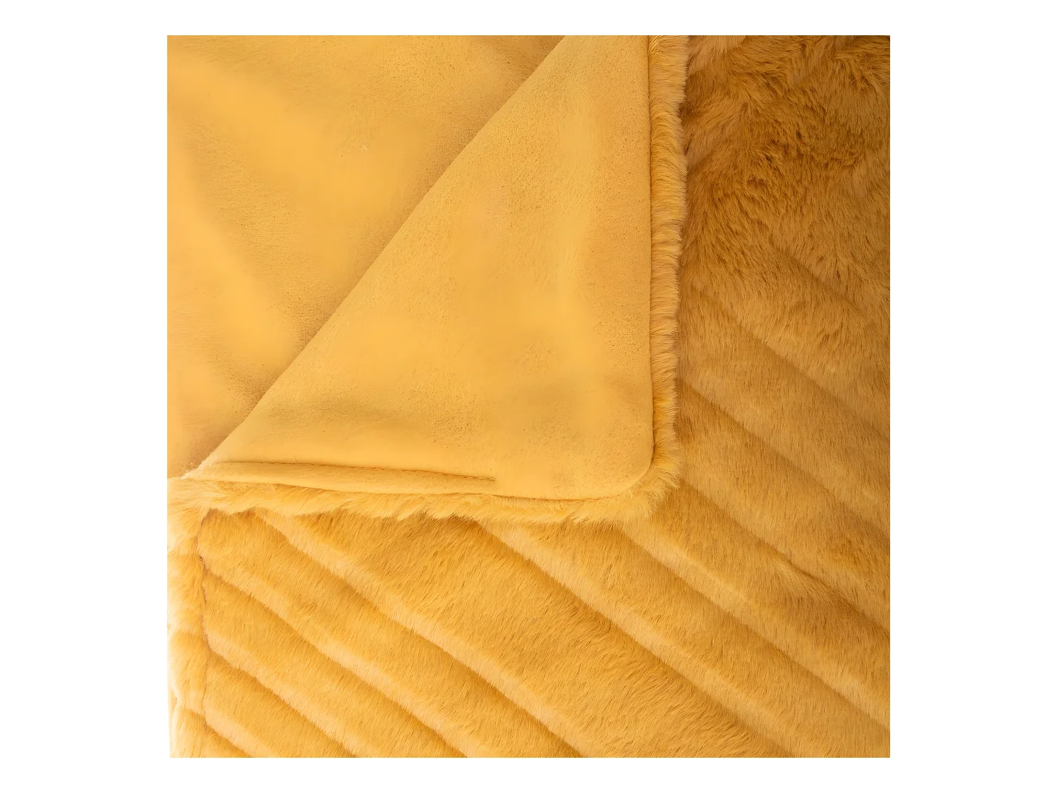 Plaid en Fourrure Ocre motif en relief 120 x 160 cm