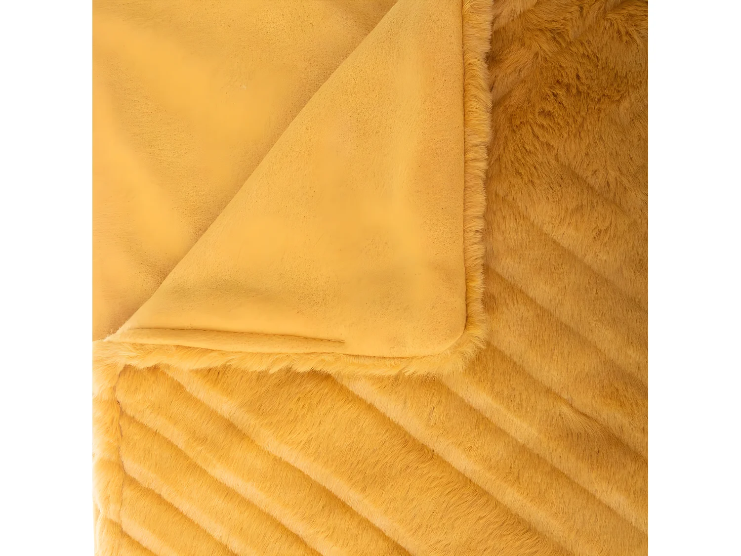 Plaid en Fourrure Ocre motif en relief 120 x 160 cm