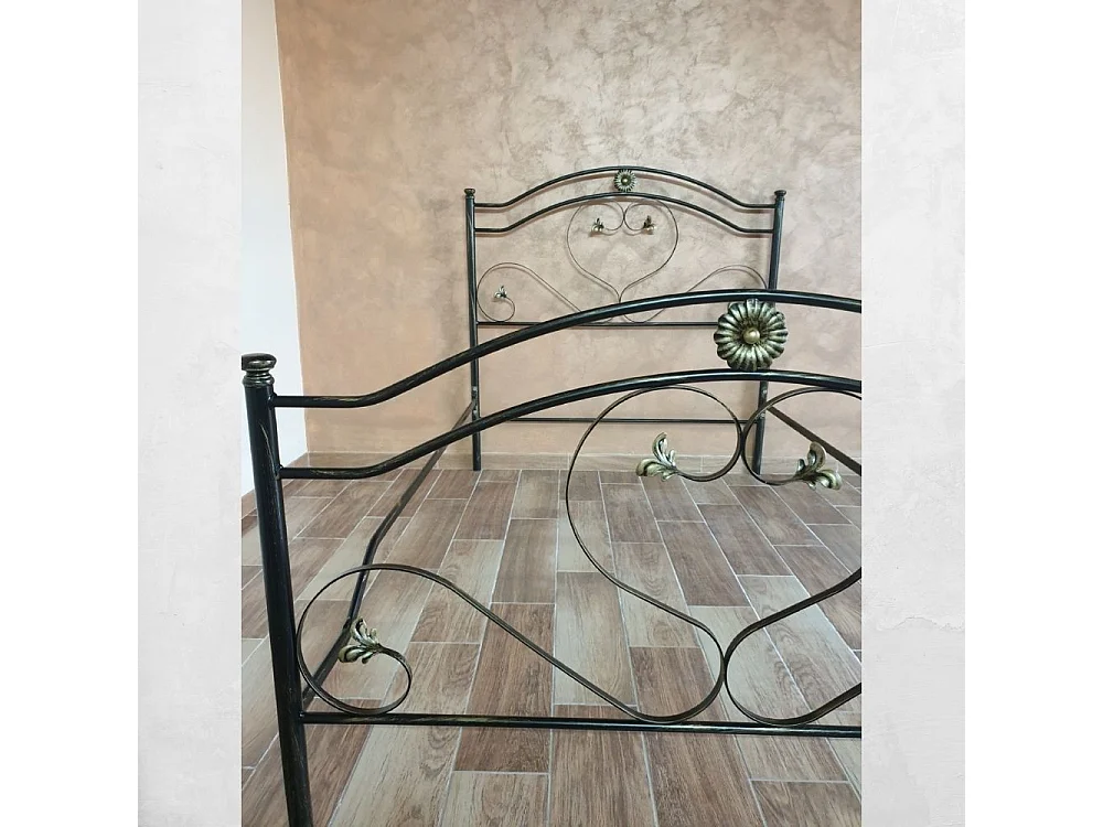 Letto matrimoniale ferro battuto Ginestra colore nero oro