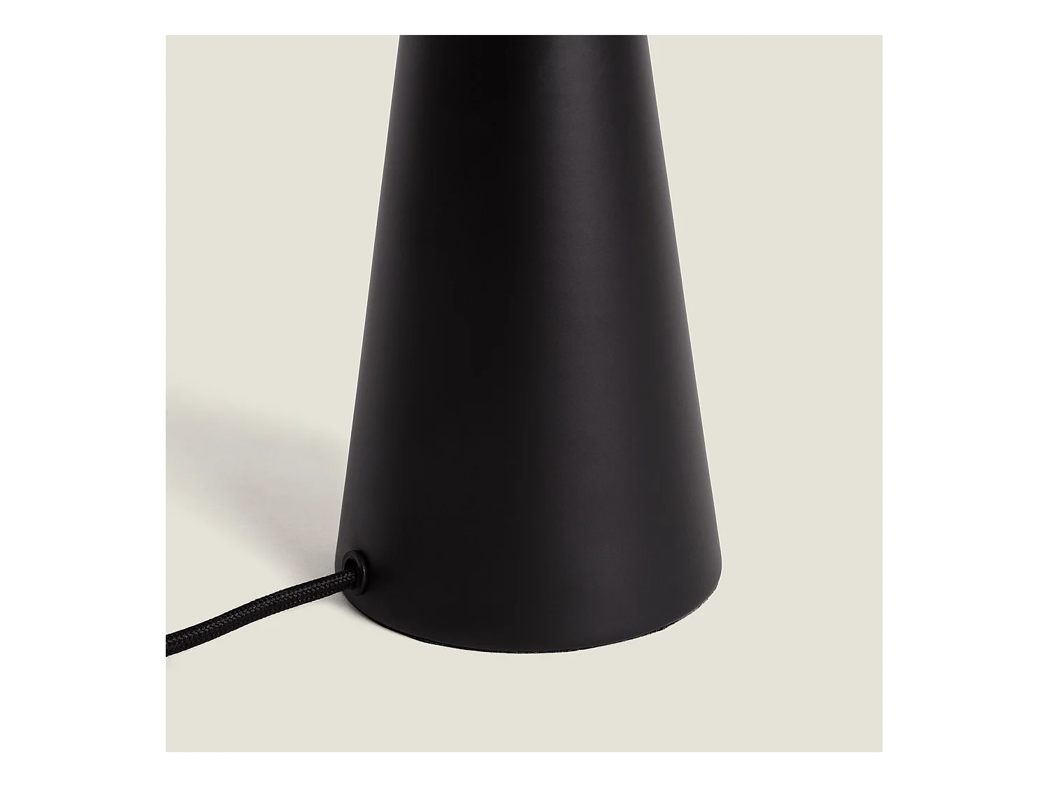 Lámpara de Mesa Metal Irmah Negro