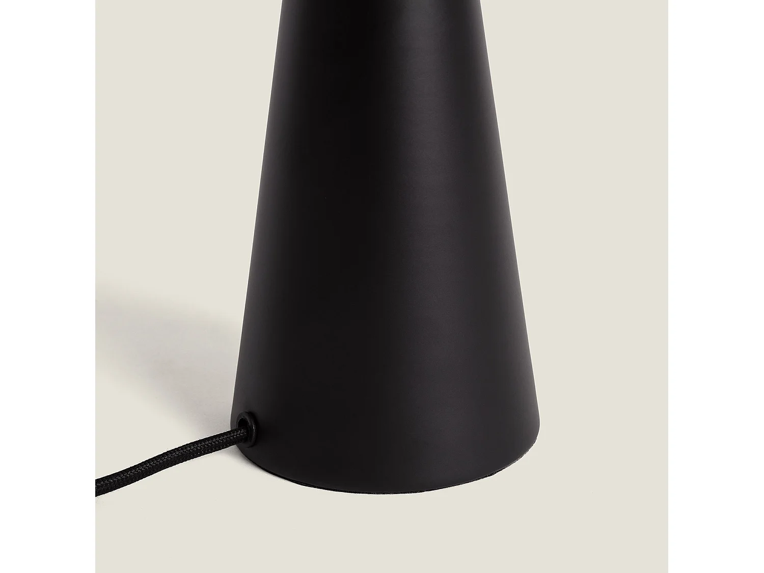 Lámpara de Mesa Metal Irmah Negro