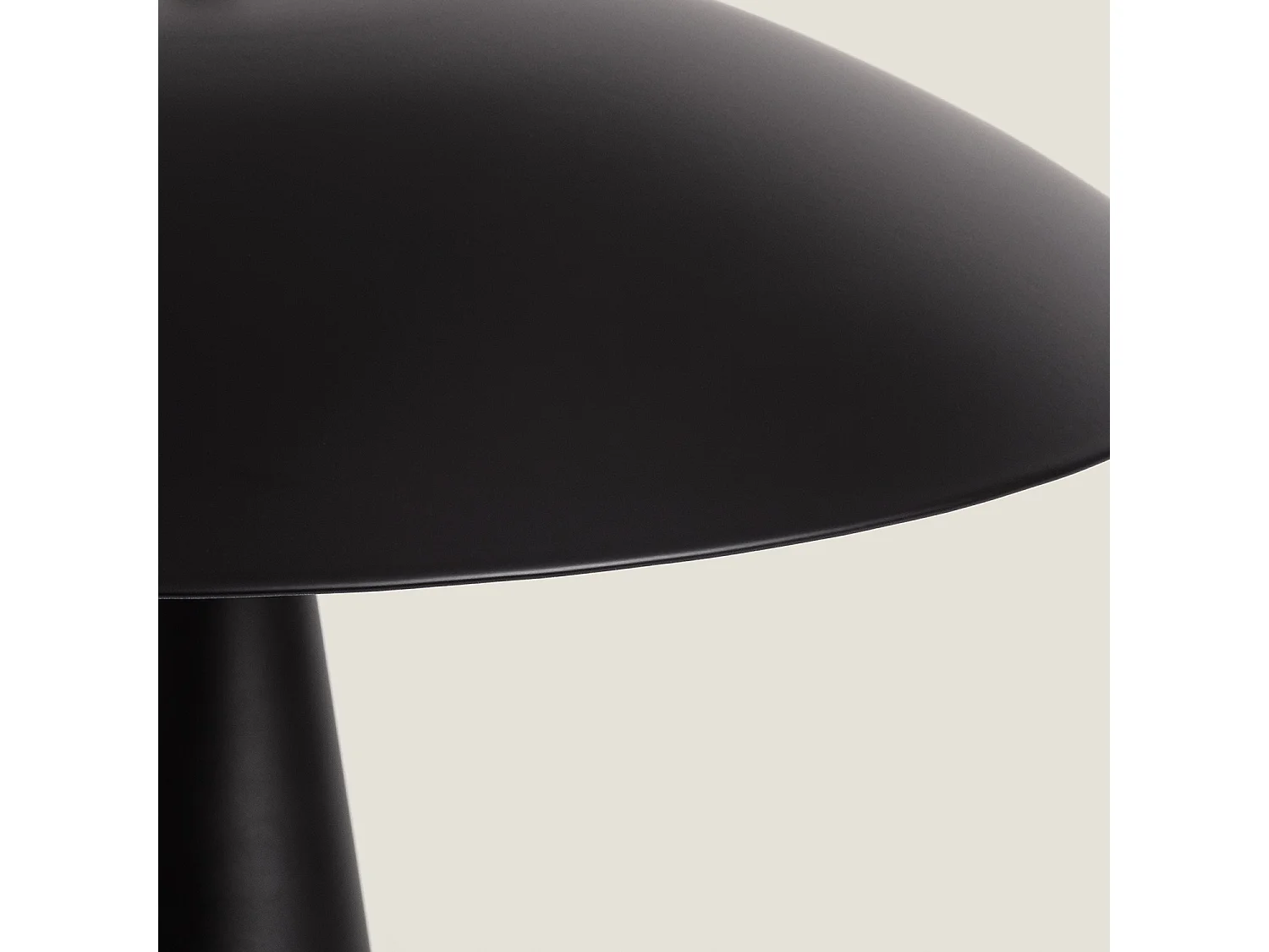 Lámpara de Mesa Metal Irmah Negro