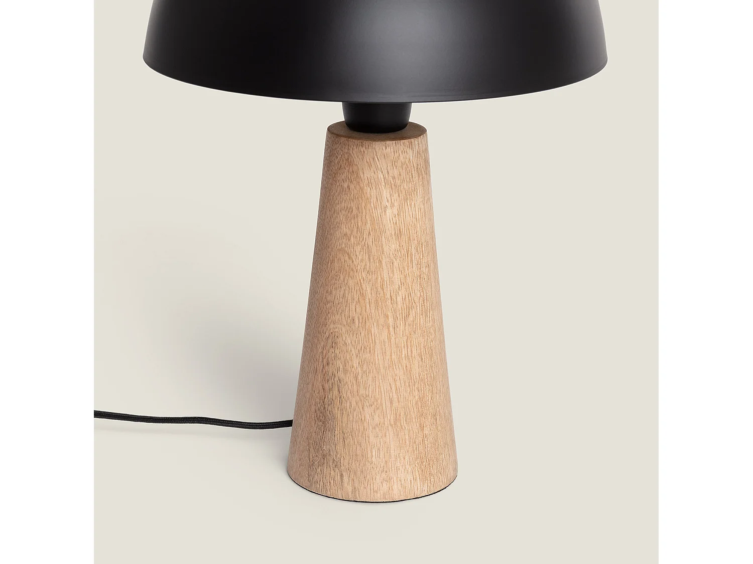 Lampada da Tavolo Legno Kuttala Nero
