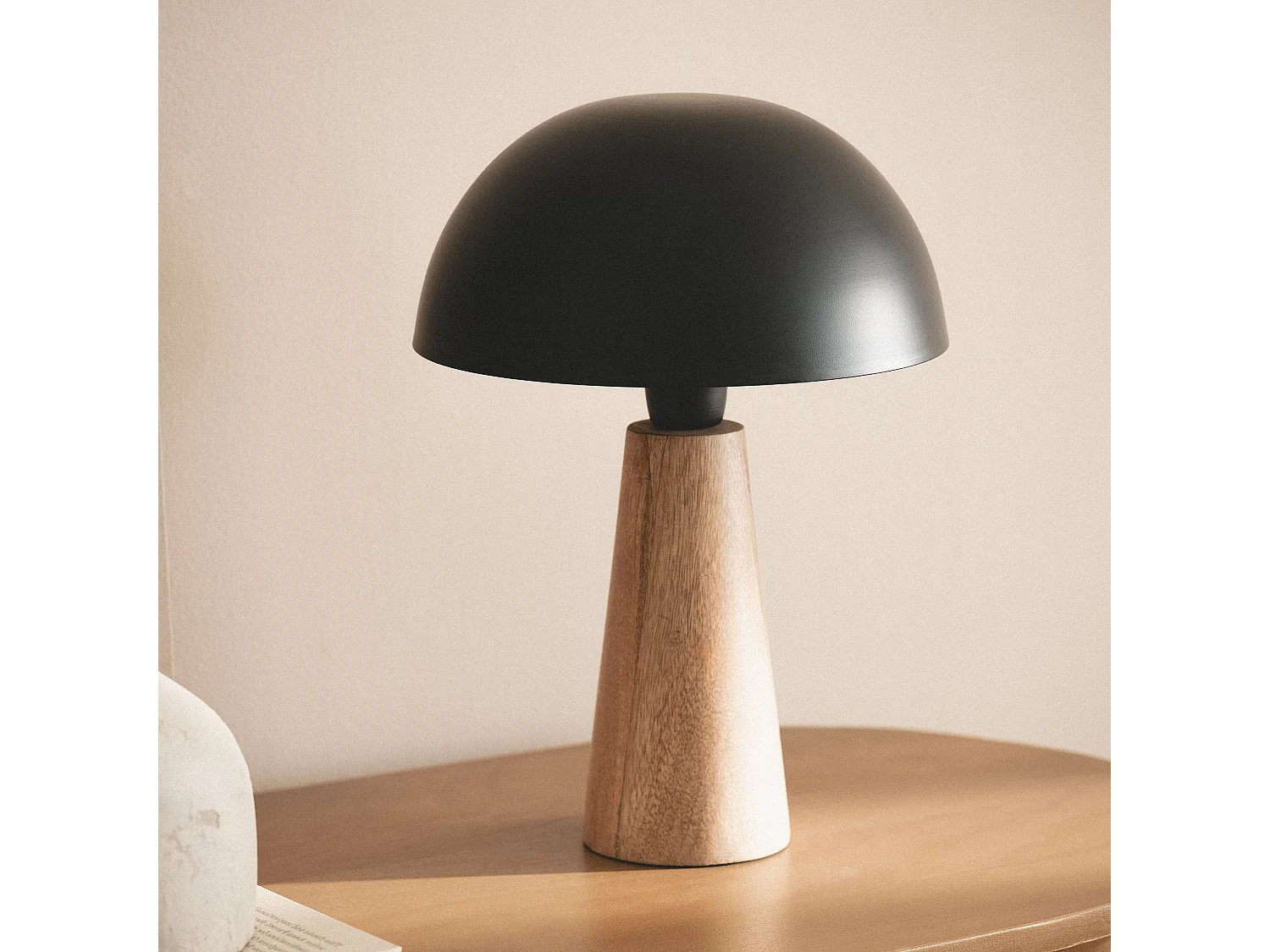 Lampada da Tavolo Legno Kuttala Nero