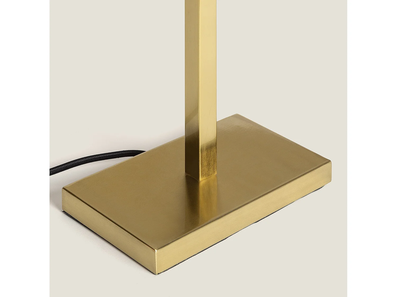 Lampe à Poser Métal et Tissu avec Port USB et Interrupteur Tactile Katie Doré