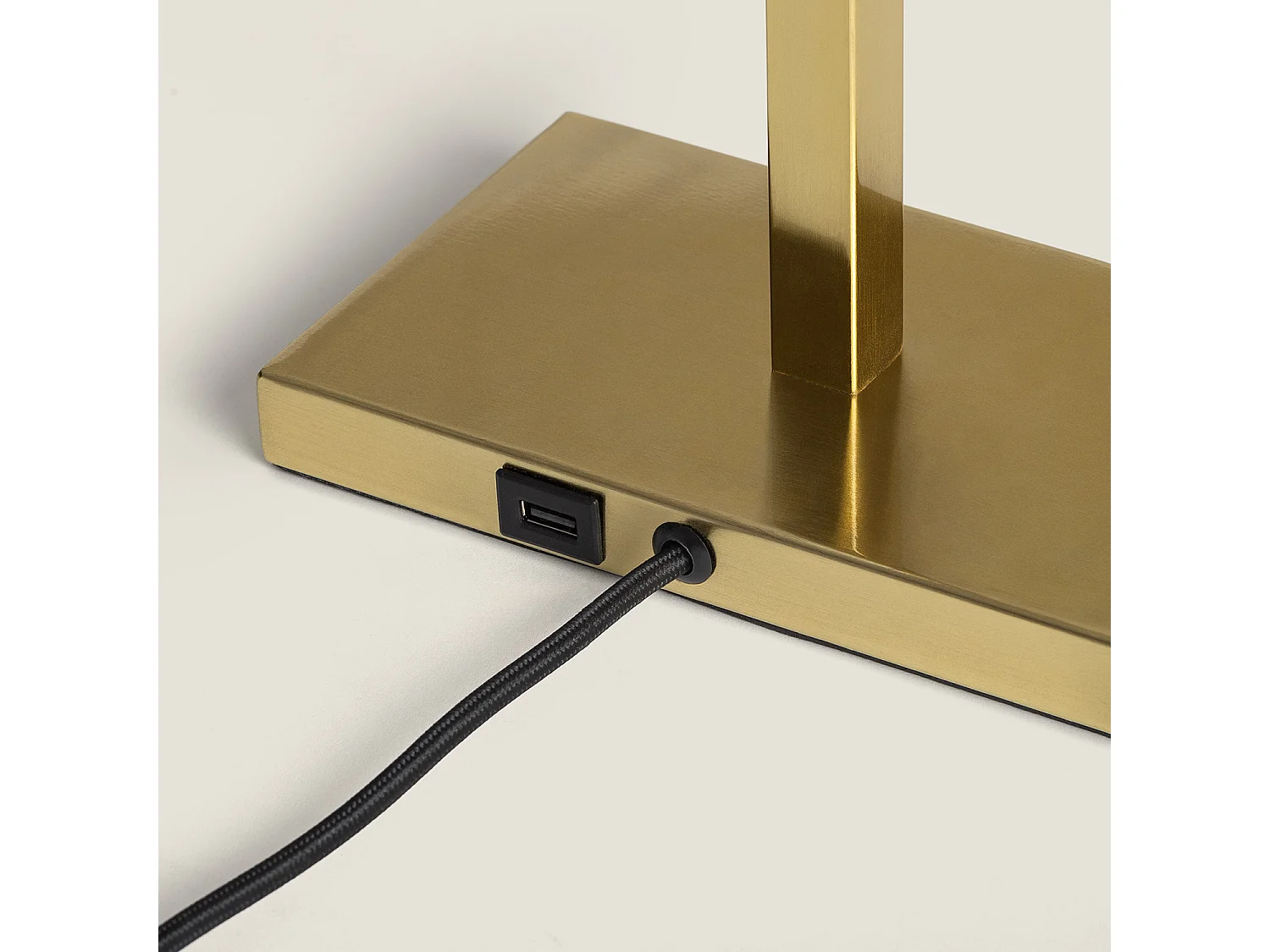 Lampe à Poser Métal et Tissu avec Port USB et Interrupteur Tactile Katie Doré