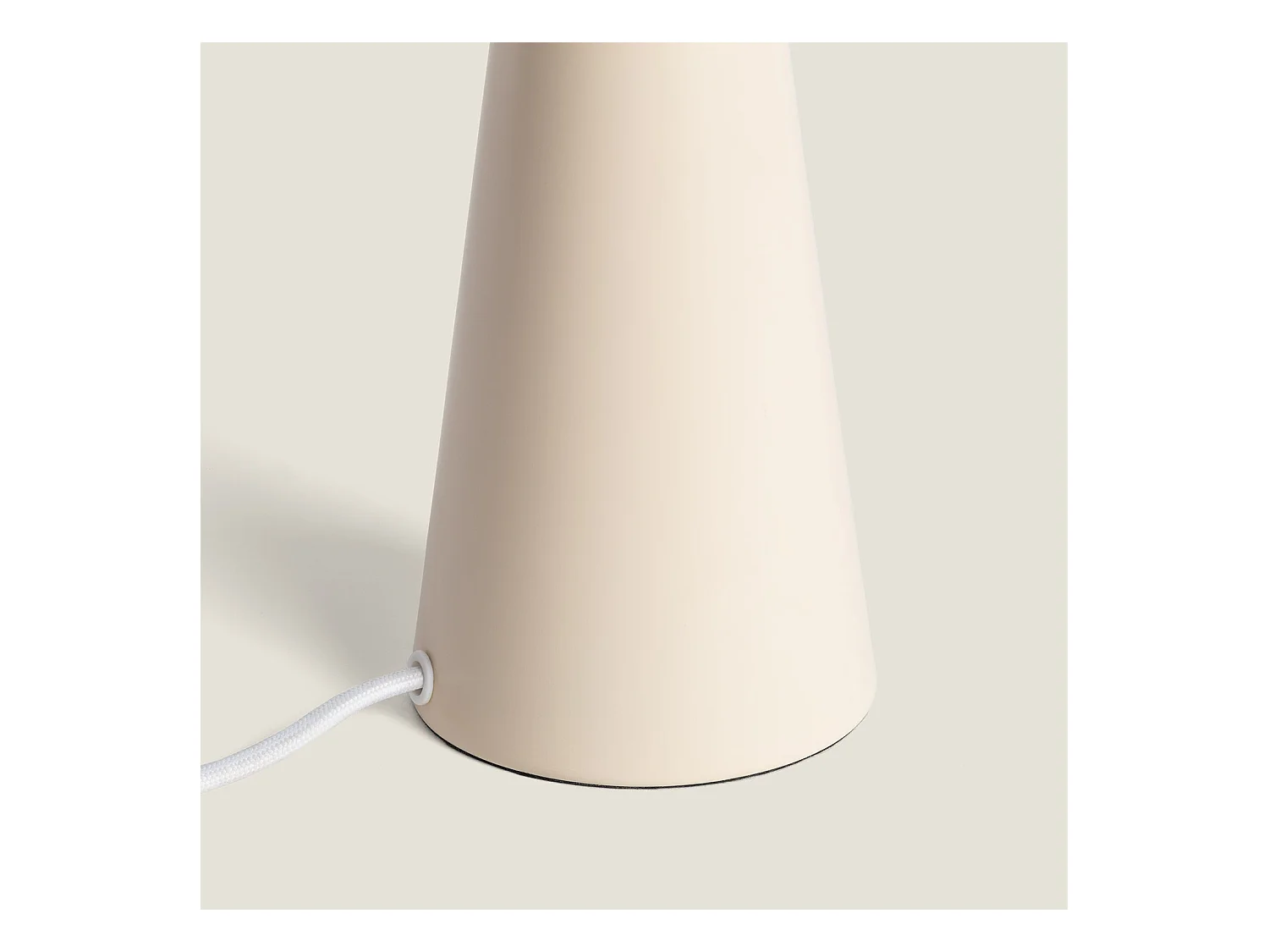 Lámpara de Mesa Metal Irmah Beige