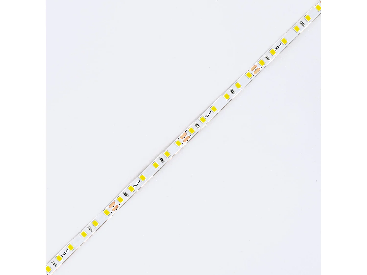 Ruban LED 24V DC SMD2835 120 LED/m 1000 lm/m 5m IP20 Largeur 5 mm Super Étroite Coupe 5 cm 2700K Blanc chaud