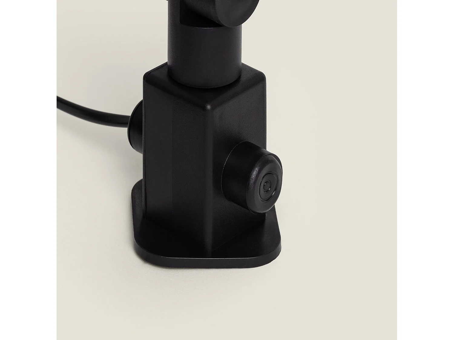 Spot Extérieur sur Piquet Alcorisa pour Ampoule E27 Noir